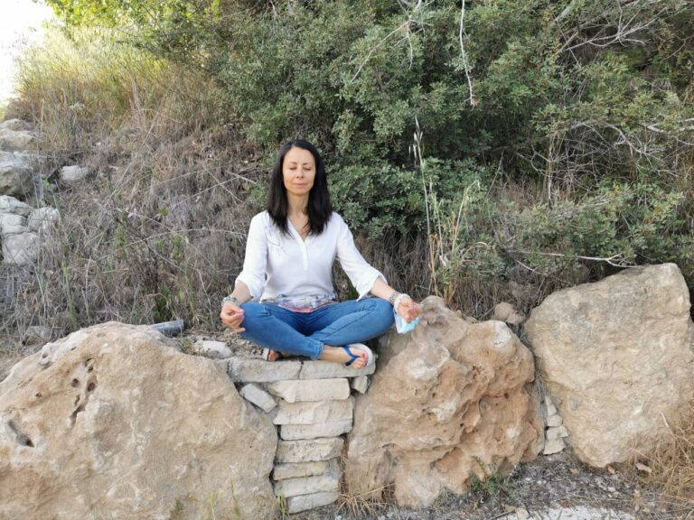 Mindfulness Teacher in Cyprus making yoga in nature
