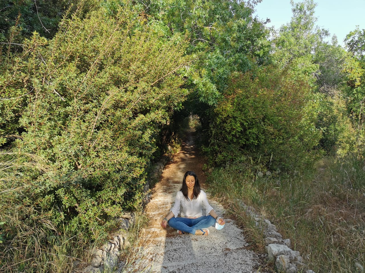 Mindfulness Teacher in Cyprus making meditation