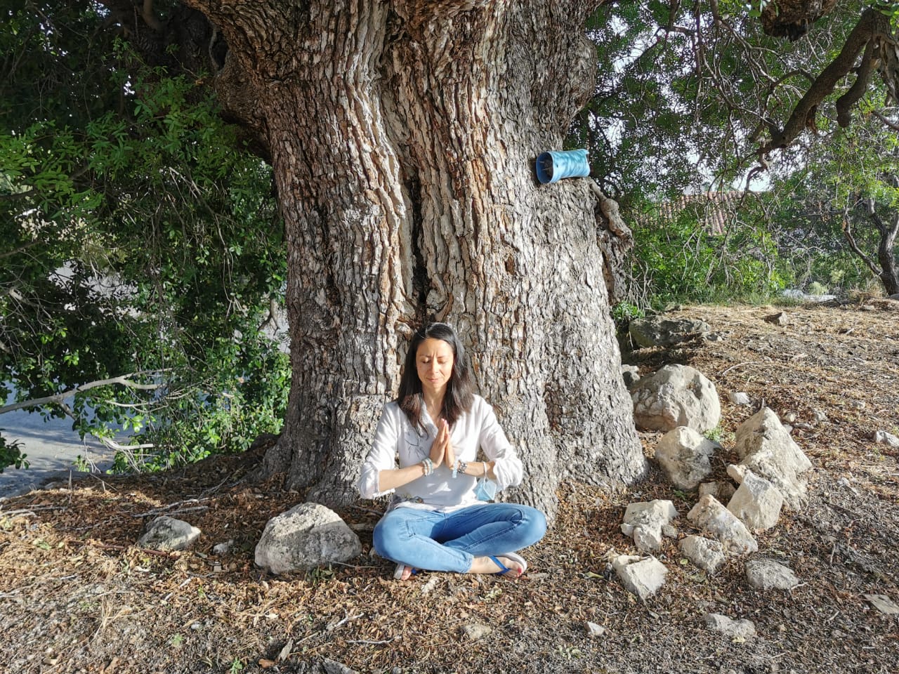 mindfulness teacher in Cyprus making meditation